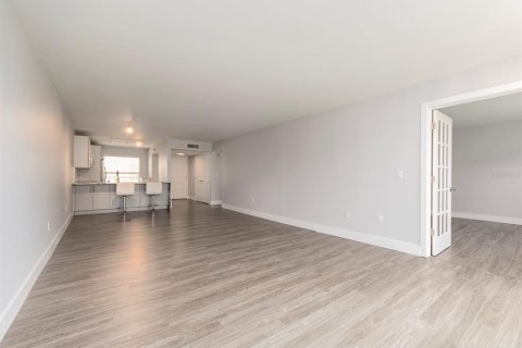 Condo in Clearwater, Florida, 2 bedrooms  № 2210746 - photo 10