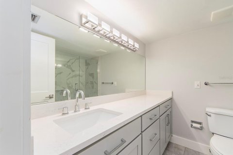 Condo in Clearwater, Florida, 2 bedrooms  № 2210746 - photo 21