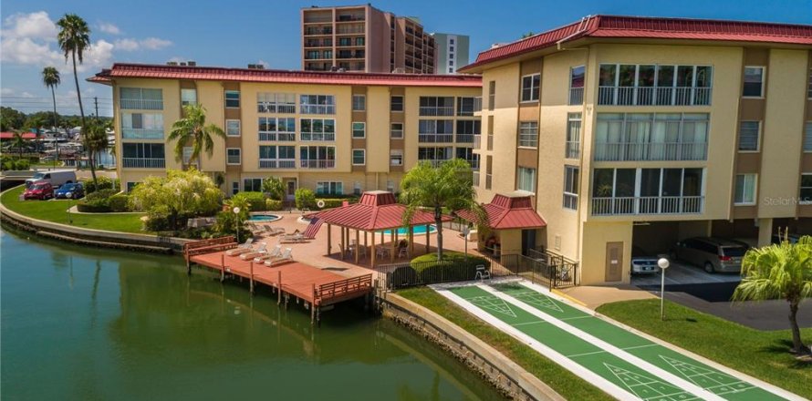 Condo in Clearwater, Florida, 2 bedrooms  № 2210746