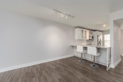 Condo in Clearwater, Florida, 2 bedrooms  № 2210746 - photo 7