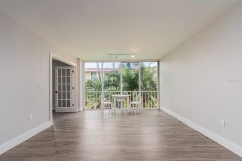 Condo in Clearwater, Florida, 2 bedrooms  № 2210746 - photo 11