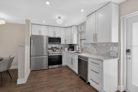 House in Sarasota, Florida 1 bedroom, 67.63 sq.m. № 2203692 - photo 4