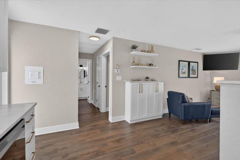House in Sarasota, Florida 1 bedroom, 67.63 sq.m. № 2203692 - photo 6