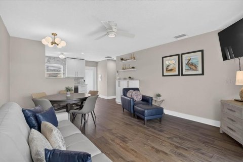 House in Sarasota, Florida 1 bedroom, 67.63 sq.m. № 2203692 - photo 12