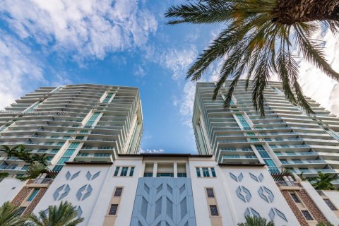 Copropriété à vendre à Sunny Isles Beach, Floride: 2 chambres, 143.16 m2 № 1821820 - photo 1