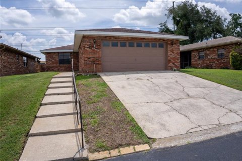 House in Lakeland, Florida 3 bedrooms, 150.69 sq.m. № 2121381