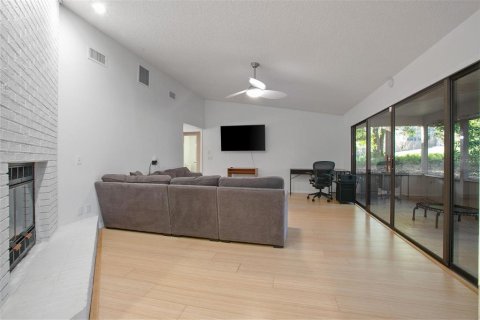 Casa en alquiler en DeLand, Florida, 3 dormitorios, 183.48 m2 № 1878062 - foto 3