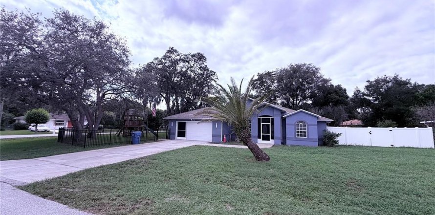 Casa en Spring Hill, Florida 3 dormitorios, 194.82 m2 № 2386252