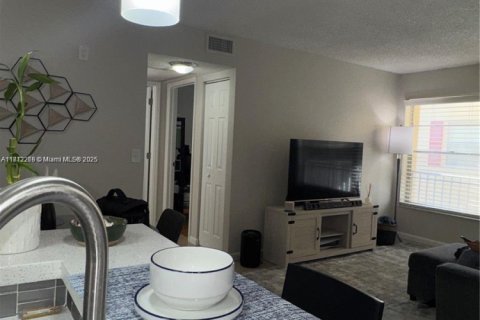 Condo in Coral Springs, Florida, 2 bedrooms  № 1758844 - photo 18