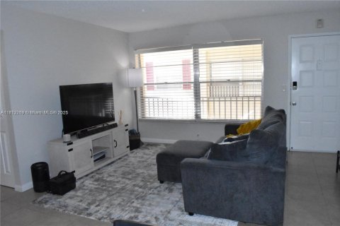 Condo in Coral Springs, Florida, 2 bedrooms  № 1758844 - photo 6