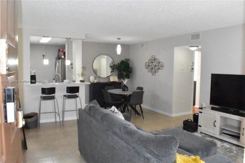 Condo in Coral Springs, Florida, 2 bedrooms  № 1758844 - photo 2
