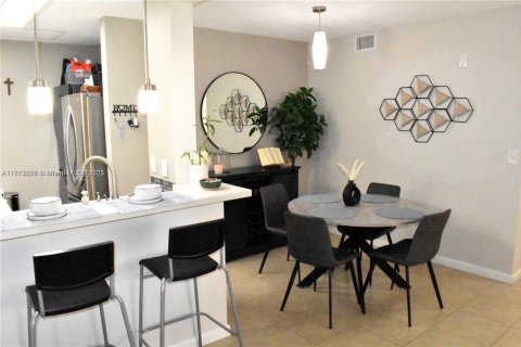 Condo in Coral Springs, Florida, 2 bedrooms  № 1758844 - photo 1
