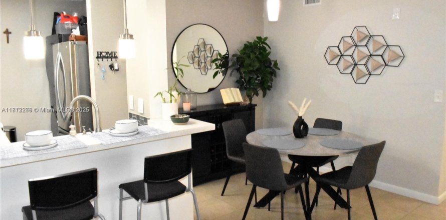 Condo in Coral Springs, Florida, 2 bedrooms  № 1758844