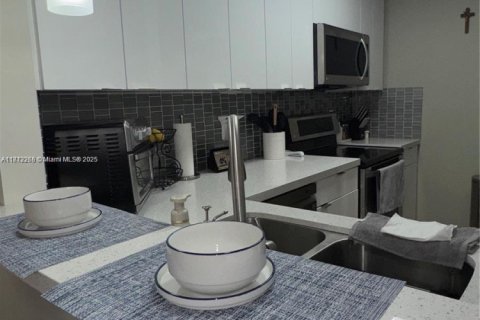 Condo in Coral Springs, Florida, 2 bedrooms  № 1758844 - photo 17