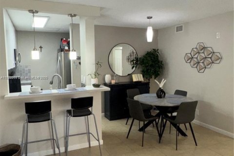 Condo in Coral Springs, Florida, 2 bedrooms  № 1758844 - photo 8