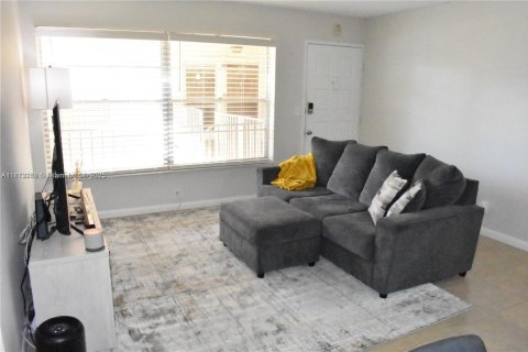 Condo in Coral Springs, Florida, 2 bedrooms  № 1758844 - photo 3