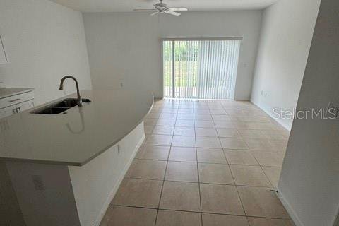 Touwnhouse à louer à Sarasota, Floride: 3 chambres, 127.55 m2 № 2403535 - photo 2