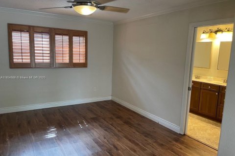 House in Dania Beach, Florida 3 bedrooms, 137.87 sq.m. № 1872076 - photo 13