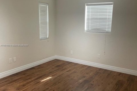 House in Dania Beach, Florida 3 bedrooms, 137.87 sq.m. № 1872076 - photo 16