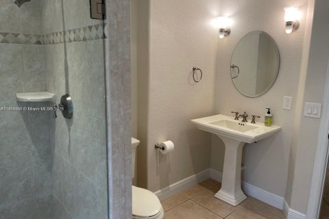 House in Dania Beach, Florida 3 bedrooms, 137.87 sq.m. № 1872076 - photo 15
