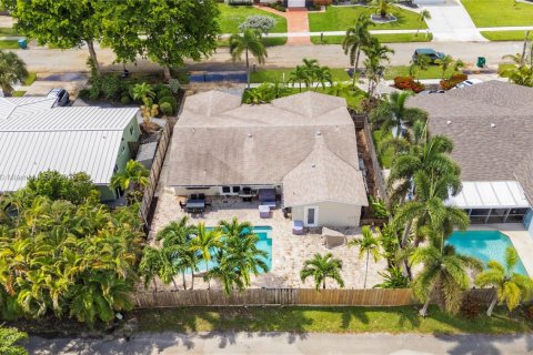 House in Dania Beach, Florida 3 bedrooms, 137.87 sq.m. № 1872076 - photo 28