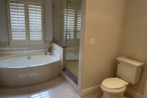 House in Dania Beach, Florida 3 bedrooms, 137.87 sq.m. № 1872076 - photo 12