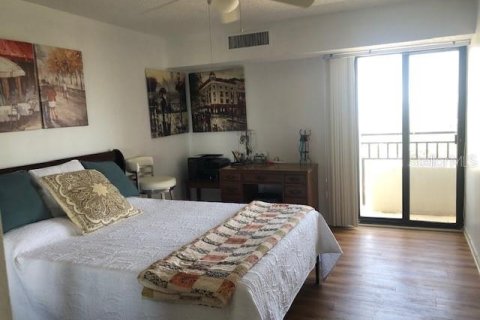 Condo in Clearwater, Florida, 2 bedrooms № 2215180 - photo 6
