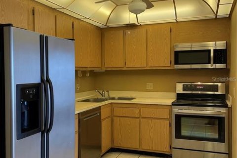 Condo in Clearwater, Florida, 2 bedrooms № 2215180 - photo 4