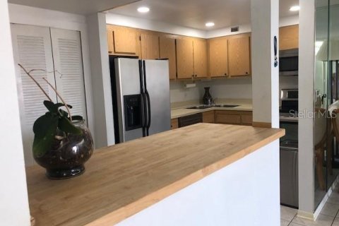 Condo in Clearwater, Florida, 2 bedrooms № 2215180 - photo 3