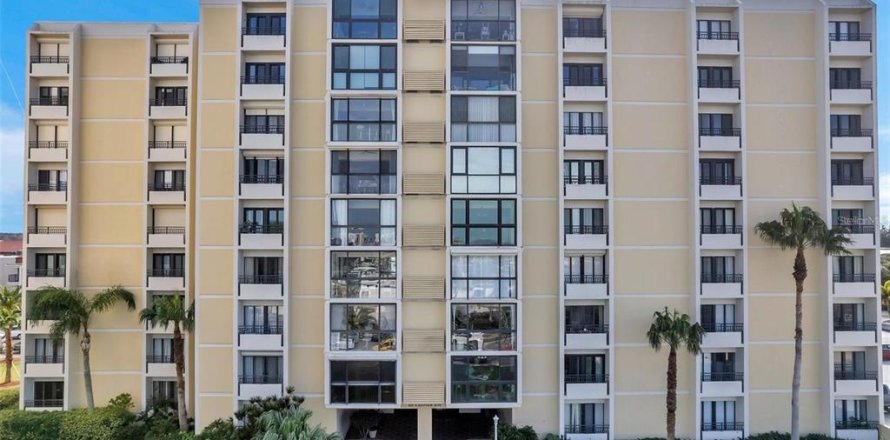 Condo in Clearwater, Florida, 2 bedrooms № 2215180