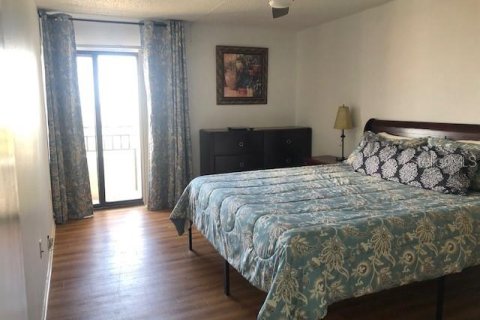 Condo in Clearwater, Florida, 2 bedrooms № 2215180 - photo 7