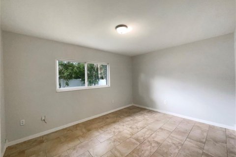 House in Plant City, Florida 4 bedrooms, 111.39 sq.m. № 1901558 - photo 5