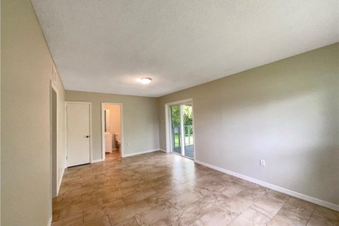 House in Plant City, Florida 4 bedrooms, 111.39 sq.m. № 1901558 - photo 14