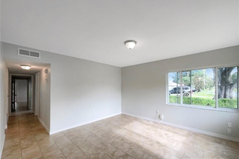 House in Plant City, Florida 4 bedrooms, 111.39 sq.m. № 1901558 - photo 12