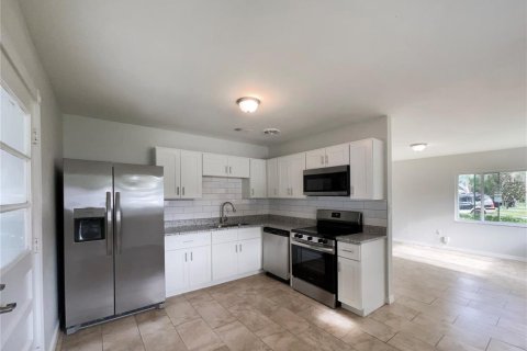 House in Plant City, Florida 4 bedrooms, 111.39 sq.m. № 1901558 - photo 6