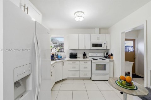 Купить виллу или дом в Майами, Флорида 3 спальни, 125.05м2, № 2044809 - фото 18