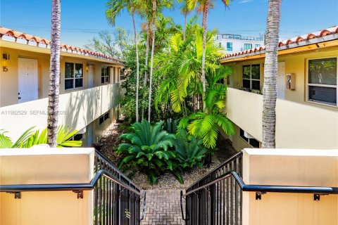 Copropriété à louer à Fort Lauderdale, Floride: 1 chambre, 1909.33 m2 № 2049275 - photo 11