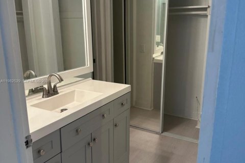 Copropriété à louer à Fort Lauderdale, Floride: 1 chambre, 1909.33 m2 № 2049275 - photo 7