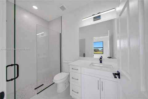 Propiedad comercial en venta en Lehigh Acres, Florida № 1929428 - foto 19