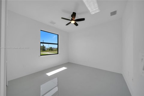 Propiedad comercial en venta en Lehigh Acres, Florida № 1929428 - foto 17