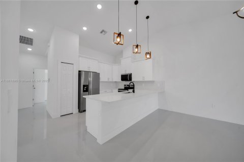 Propiedad comercial en venta en Lehigh Acres, Florida № 1929428 - foto 23