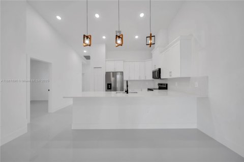 Propiedad comercial en venta en Lehigh Acres, Florida № 1929428 - foto 25