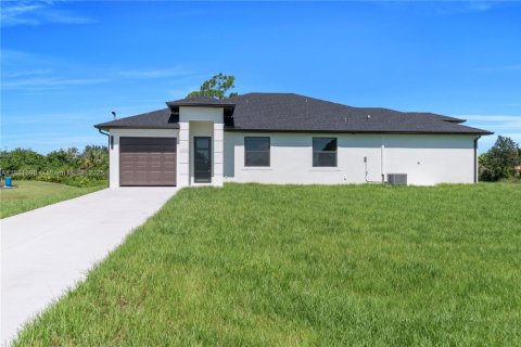 Propiedad comercial en venta en Lehigh Acres, Florida № 1929428 - foto 12