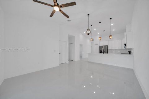 Propiedad comercial en venta en Lehigh Acres, Florida № 1929428 - foto 26