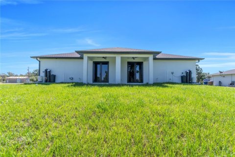 Propiedad comercial en venta en Lehigh Acres, Florida № 1929428 - foto 6