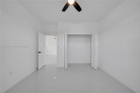 Propiedad comercial en venta en Lehigh Acres, Florida № 1929428 - foto 30