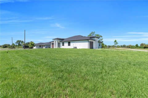 Propiedad comercial en venta en Lehigh Acres, Florida № 1929428 - foto 10