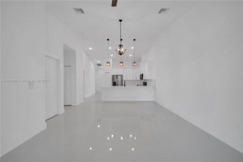 Propiedad comercial en venta en Lehigh Acres, Florida № 1929428 - foto 28