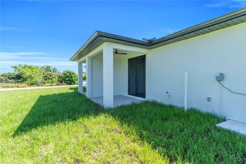 Propiedad comercial en venta en Lehigh Acres, Florida № 1929428 - foto 8