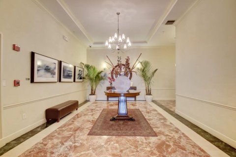 Condominio en alquiler en Lantana, Florida, 2 dormitorios, 117.52 m2 № 1221471 - foto 1